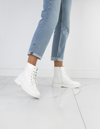 BIAŁE BOTKI LAKIEROWANE EKOSKÓRA