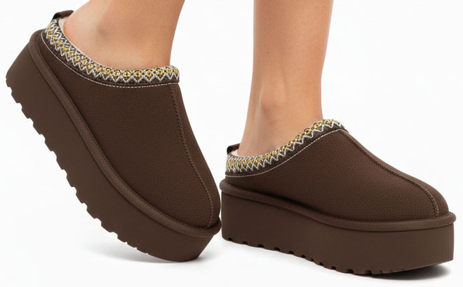 DAMSKIE BRĄZOWE KAPCIE OCIEPLANE PLATFORMA WSUWANE CLOUD 2