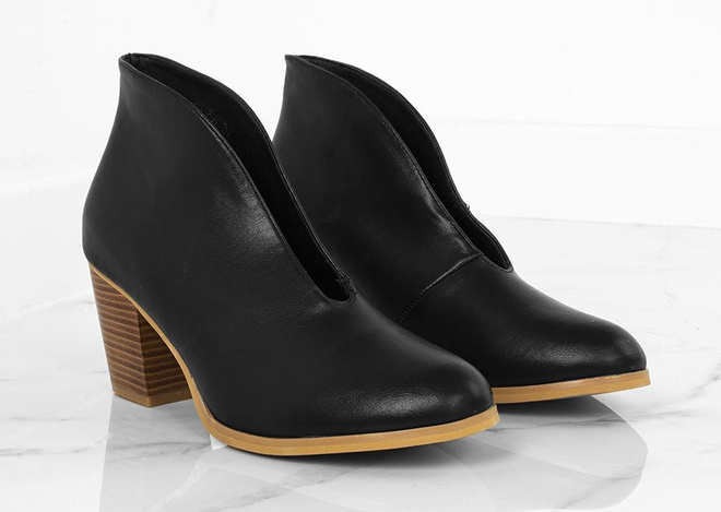 CZARNE SKÓRZANE BOTKI Z WYCIĘCIEM GRACES 3