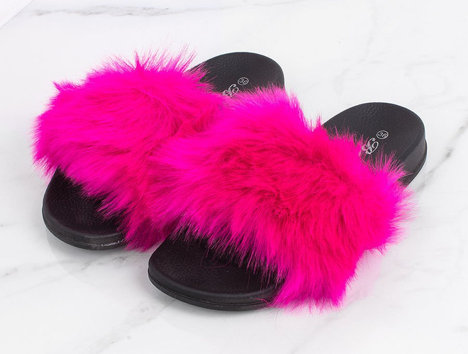  KLAPKI Z DŁUGIM FUTERKIEM FUKSJA FURLY