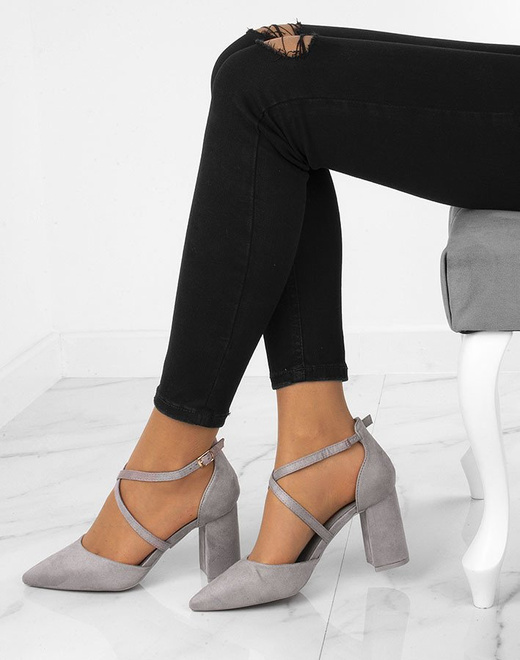 SZARE ZAMSZOWE CZÓŁENKA NA SŁUPKU W SZPIC IVO 4