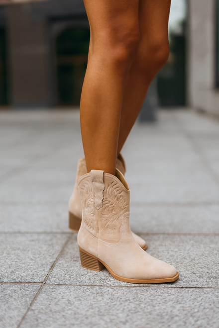 BEŻOWE ZAMSZOWE WYSOKIE KOWBOJKI BOTKI OBCAS ERANI 2