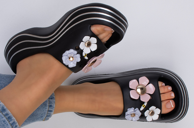 CZARNE LEKKIE KLAPKI SANDAŁY Z OZDOBAMI MARIKA 4
