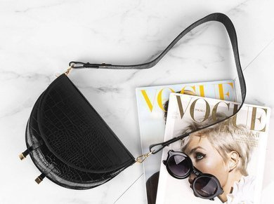 CZARNA SKÓRZANA LISTONOSZKA PÓŁKSIĘŻYC ZANDI