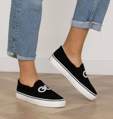 CZARNE TRAMPKI TENISÓWKI SLIP ON