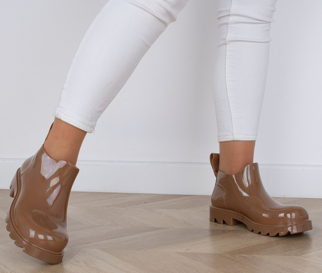 BEŻOWE DAMSKIE KRÓTKIE KALOSZE LAKIEROWANE WINSLOW 5