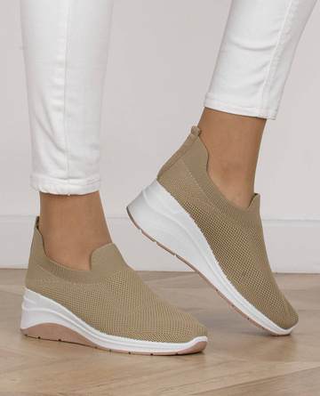 BEŻOWE BUTY SPORTOWE SNEAKERSY WSUWANE AMARA