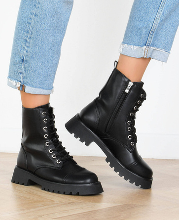 CZARNE BOTKI TRAPERY GLANY SZNUROWANE REISS