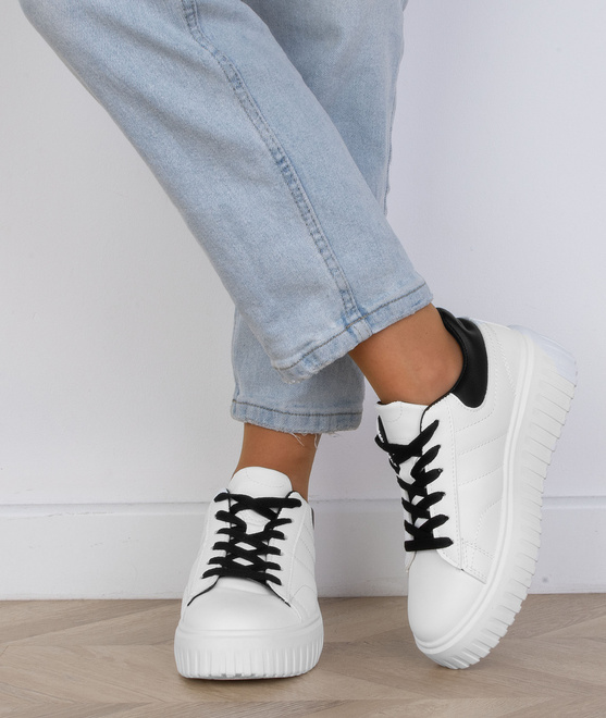 BIAŁE SNEAKERSY TRAMPKI KLASYCZNE NA PLATFORMIE TRICK 7