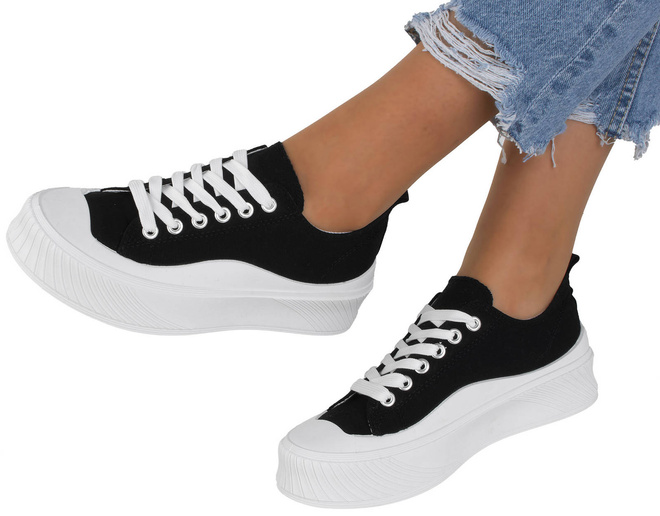 CZARNE TRAMPKI NA GRUBEJ PODESZWIE BIBI 4