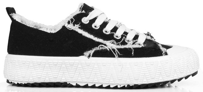 CZARNE TRAMPKI NA GRUBEJ PODESZWIE PETULA 1