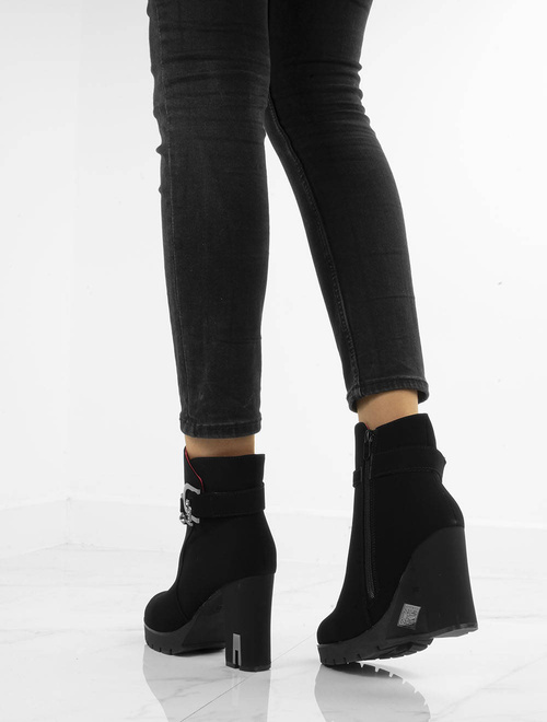 CZARNE OCIEPLANE BOTKI NA SŁUPKU JUPITER 8