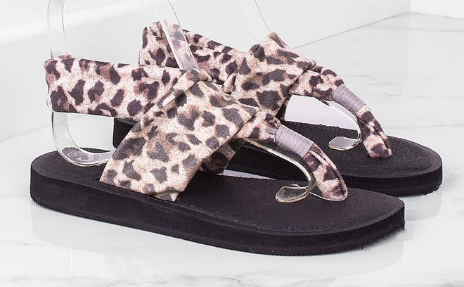 PIANKOWE SANDAŁY W PANTERKĘ OLDE