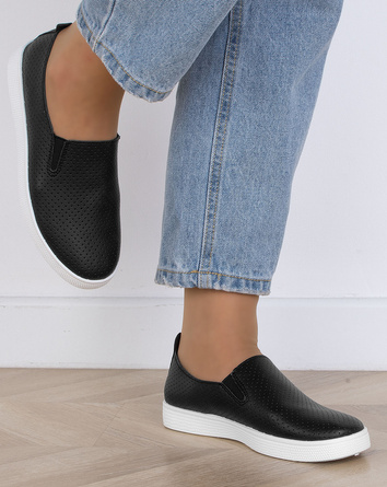 CZARNE TRAMPKI TENISÓWKI AŻUROWE SLIP ON GIMME