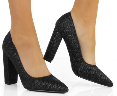 CZARNE BŁYSZCZĄCE CZÓŁENKA NA SŁUPKU CINDELA