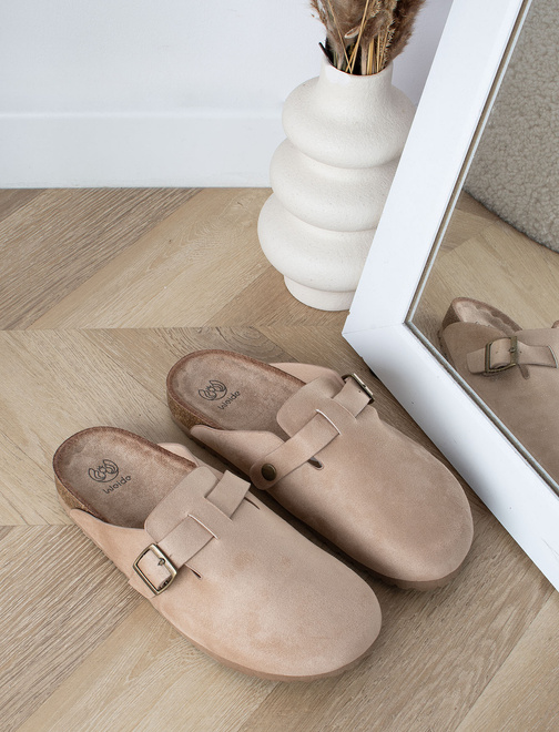 BEŻOWE KLAPKI Z KLAMRAMI ZAMSZOWE NA KORKU MOROKI 5