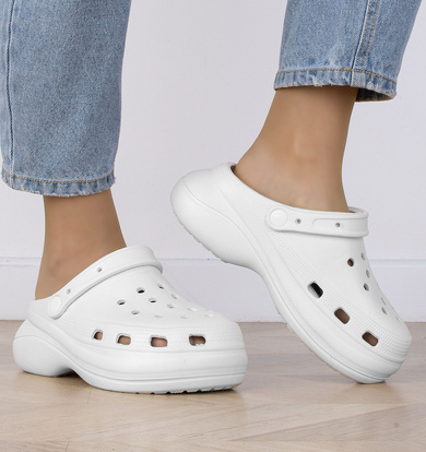 BIAŁE DAMSKIE PIANKOWE KLAPKI NA GRUBEJ PODESZWIE CITRA