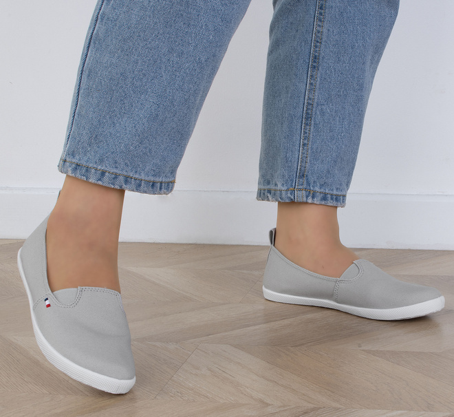 SZARE CZESZKI WSUWANE TENISÓWKI FLAGA TABI 5