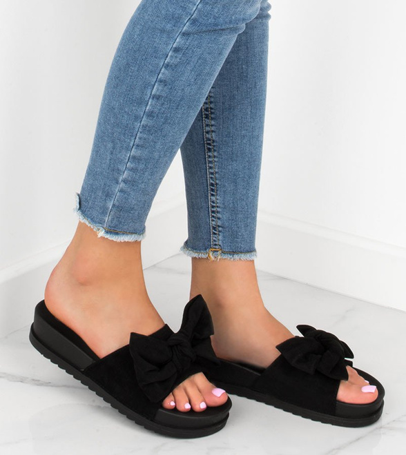 CZARNE GUMOWE KLAPKI  NA PLATFORMIE KOKARDA POPPY 2