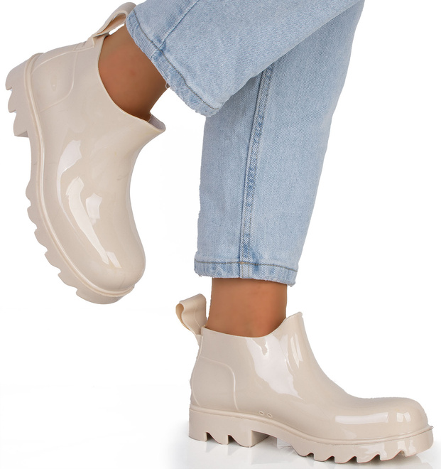 BEŻOWE DAMSKIE KRÓTKIE KALOSZE LAKIEROWANE WINSLOW 4