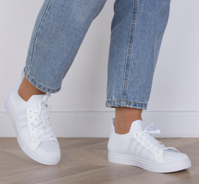 BIAŁE TENISÓWKI AŻUROWE SZNUROWANE ODETTE