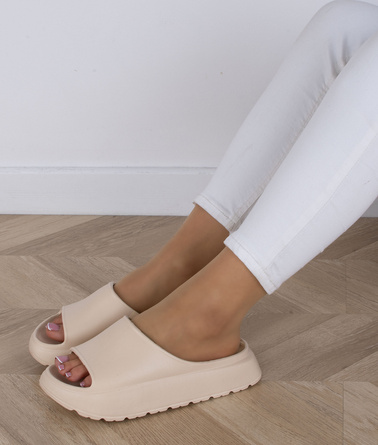 BEŻOWE DAMSKIE GUMOWE KLAPKI NA GRUBEJ PODESZWIE