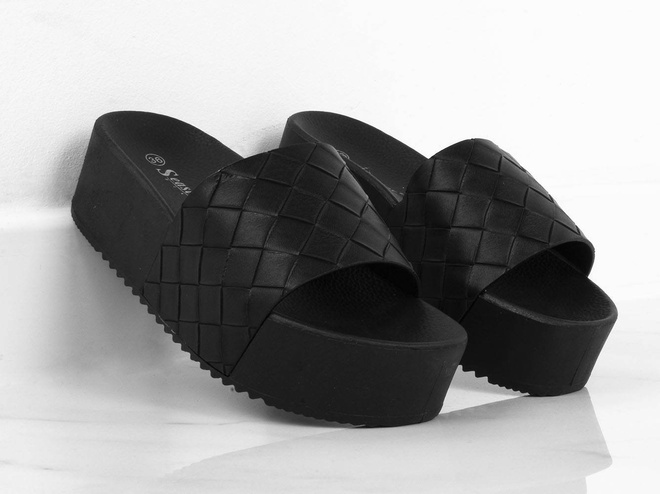 KLAPKI  NA PLATFORMIE NELA 6