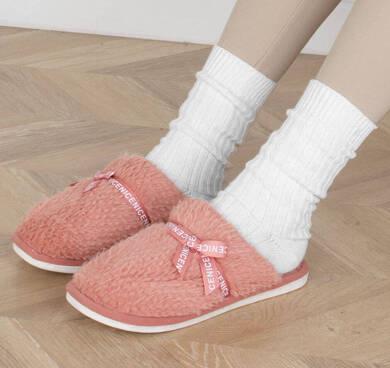 CZERWONE OCIEPLANE KAPCIE KLAPKI AGNES