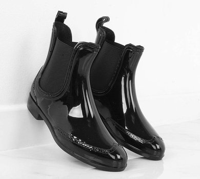 KRÓTKIE LAKIEROWANE KALOSZE Z GUMĄ