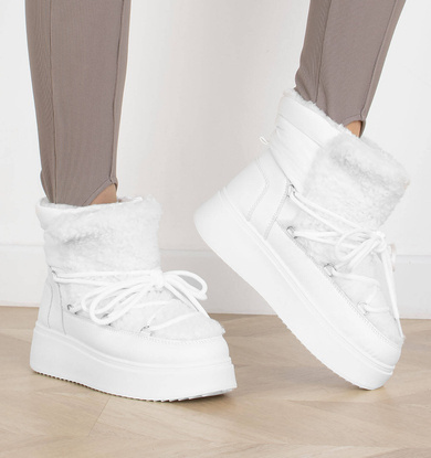 BIAŁE ŚNIEGOWCE BOTKI NA PLATFORMIE OCIEPLANE ALIA