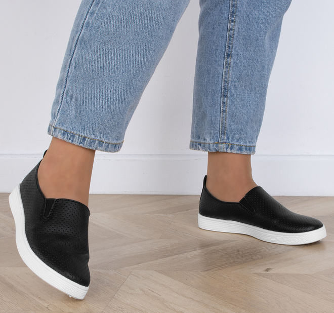 CZARNE TRAMPKI TENISÓWKI AŻUROWE SLIP ON GIMME 6