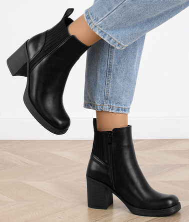 DAMSKIE CZARNE BOTKI NA SŁUPKU Z GUMĄ ZAMEK NIKKI