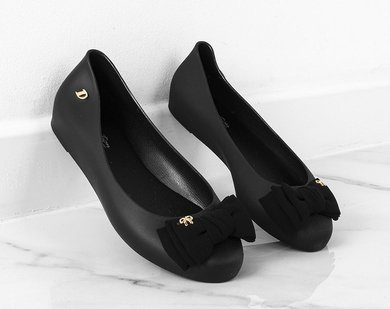 CZARNE GUMOWE BALERINKI Z KOKARDĄ GRESE