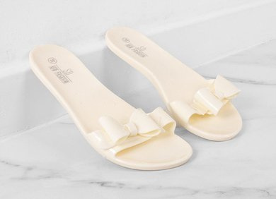 GUMOWE KLAPKI MELISKI Z KOKARDĄ NUDE SISI