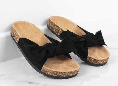 CZARNE ZAMSZOWE KLAPKI Z KOKARDĄ CELIA