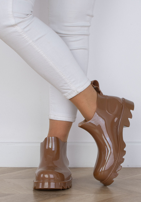 BEŻOWE DAMSKIE KRÓTKIE KALOSZE LAKIEROWANE WINSLOW 6