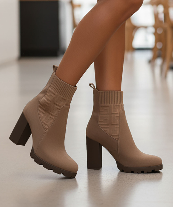 BEŻOWE ZAMSZOWE BOTKI  ELASTYCZNA CHOLEWKA WSUWANE FENISA