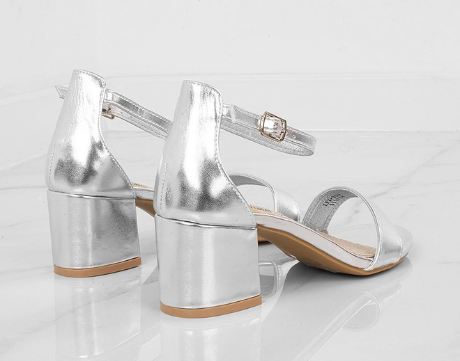 SREBRNE SKÓRZANE SANDAŁY NA SŁUPKU JONAS 3
