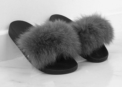 SZARE GUMOWE KLAPKI Z NATURALNYM FUTERKIEM STILIN