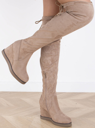 BEŻOWE ZAMSZOWE KOZAKI NA ZAMEK DAMSKIE NA KOTURNIE ZYTA