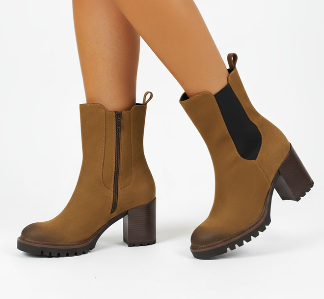 BRĄZOWE ZAMSZOWE BOTKI SZTYBLETY KLASYCZNE NA SŁUPKU 4