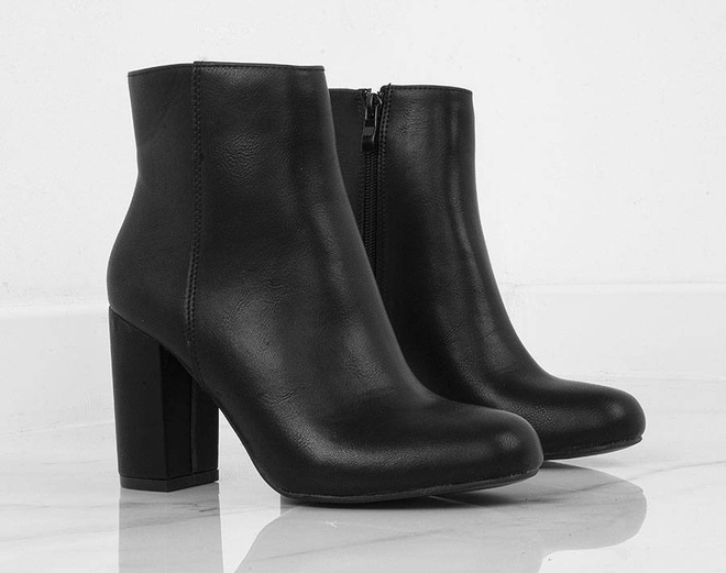 CZARNE SKÓRZANE BOTKI NA SŁUPKU MIRIAM 7