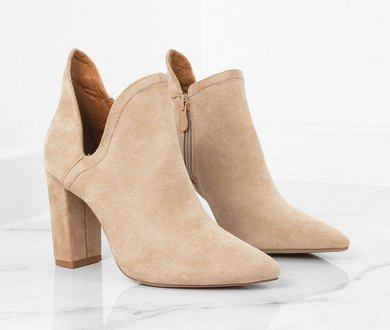 BEŻOWE ZAMSZOWE BOTKI NA SŁUPKU DEBY