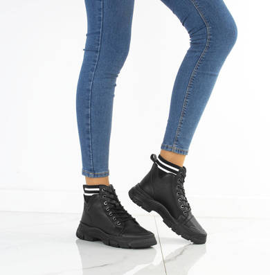 CZARNE OCIEPLANE BOTKI TRAPERY AMERITA