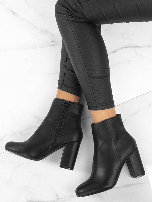 CZARNE SKÓRZANE BOTKI NA SŁUPKU MIRIAM 8