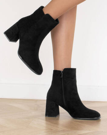 CZARNE BOTKI ZAMSZOWE NA SŁUPKU HANNAH