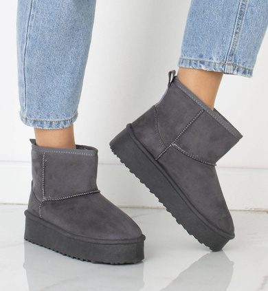 SZARE OCIEPLANE ŚNIEGOWCE BOTKI NA PLATFORMIE