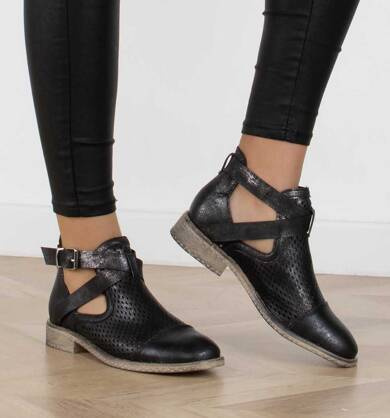 CZARNE BOTKI SKÓRZANE Z WYCIĘCIAMI GLORA