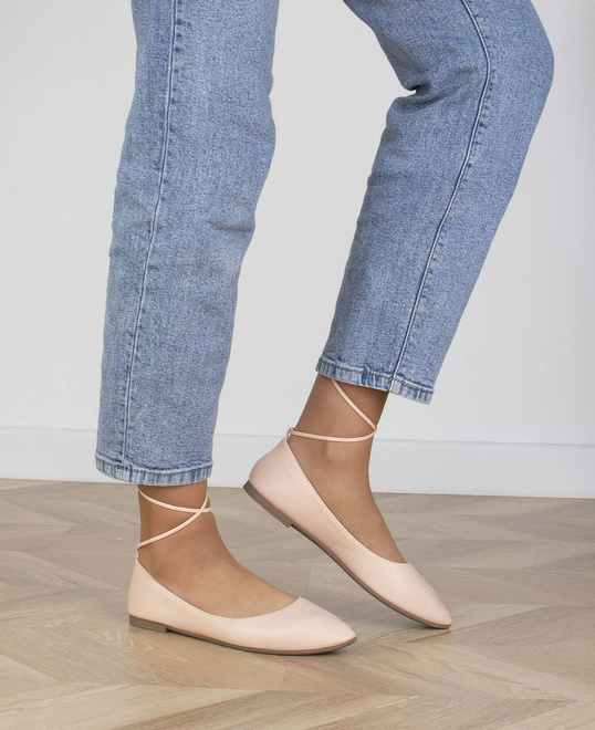 BEŻOWE KLASYCZNE BALERINKI Z WIĄZANIEM CANRA