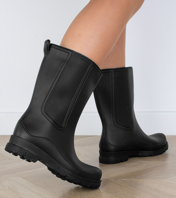 CZARNE MATOWE KALOSZE BOTKI WSUWANE COLBY 6